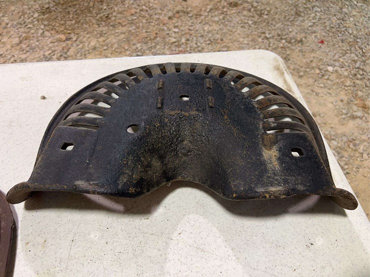 (3)-cast-iron-seats-image-15