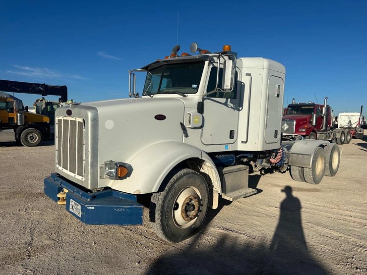 2012-peterbilt-365-image-1