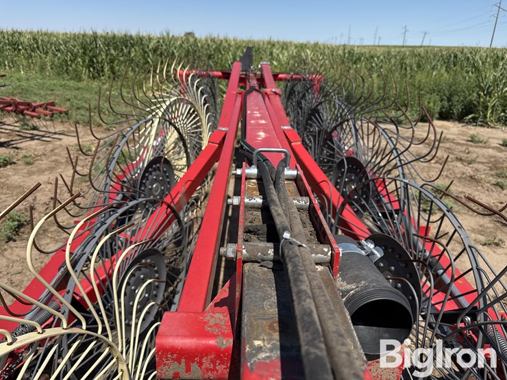 2016-massey-ferguson-3986-image-11