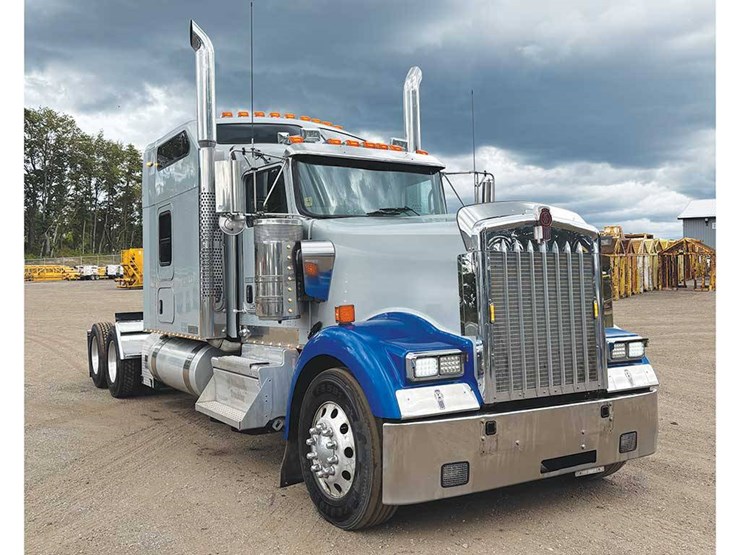 2020-kenworth-w900l-image-1