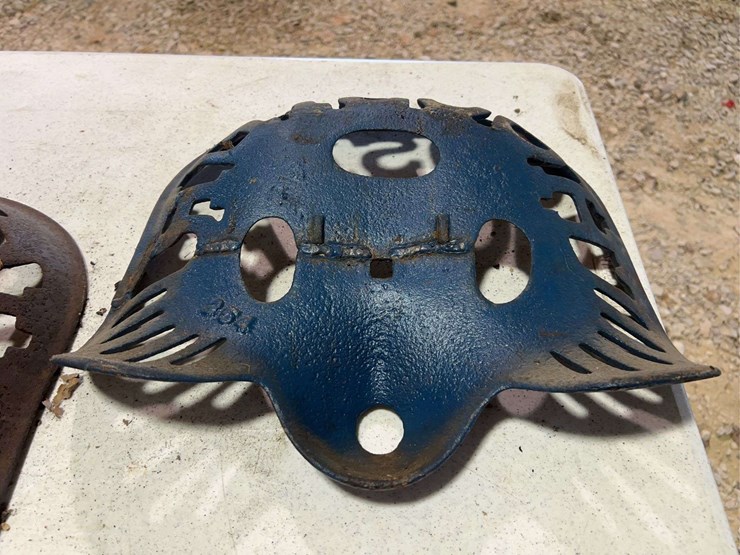 (3)-cast-iron-seats-image-15