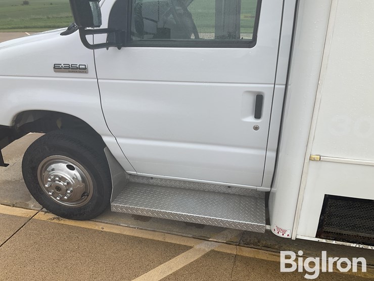 2014-ford-e350-image-11