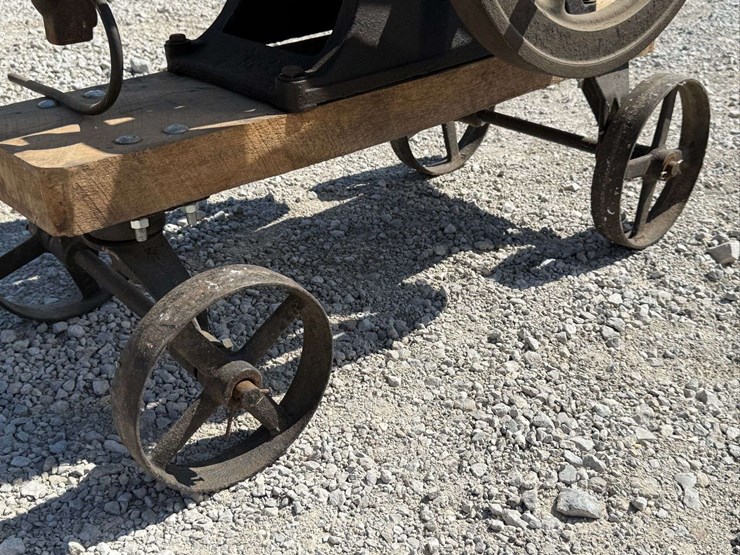 sandwich-3-hp-hit-&-miss-engine-on-truck-image-183
