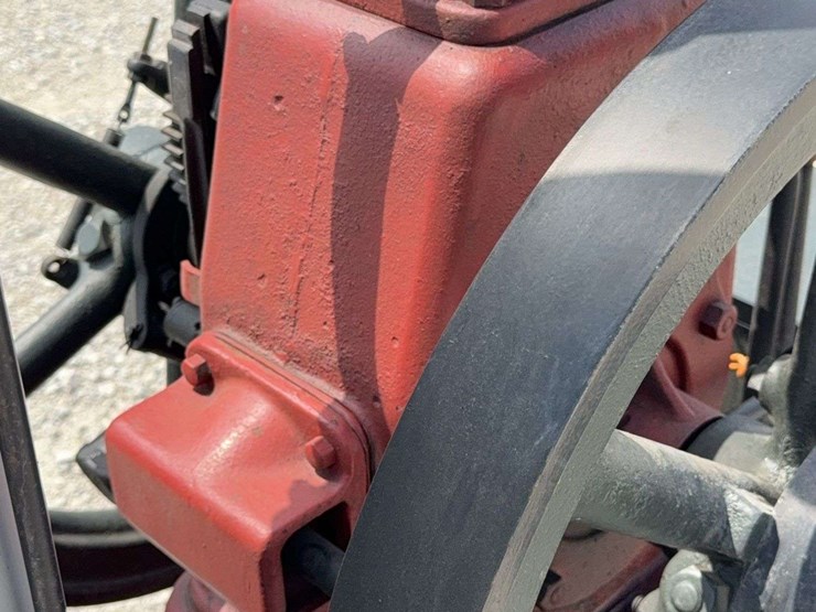 2-hp-international-harvester-“famous”-vertical-engine-with-cooling-tank-image-37