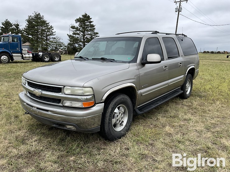 2001-chevrolet-suburban-1500-image-1