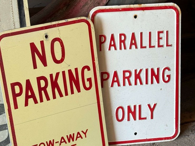 lot-of-3-vintage-road-&-parking-signs-image-4