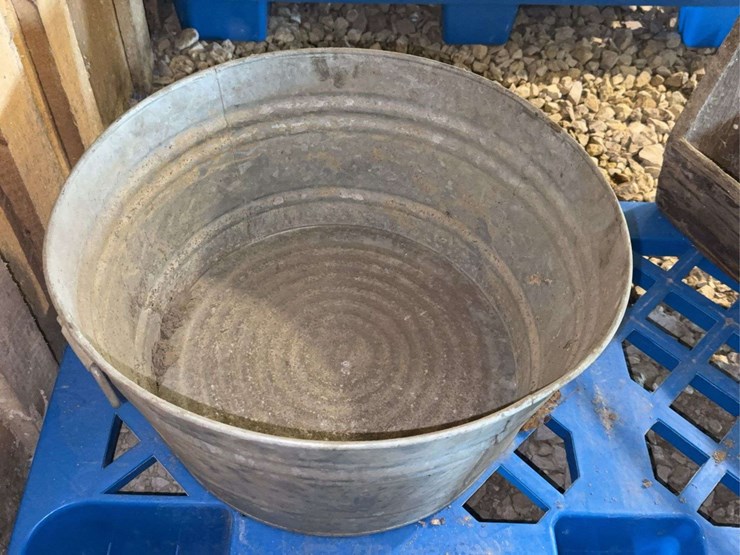 primitive-lot.-egg-crate,-old-wash-tub,-crock-jug,-&-more-image-15