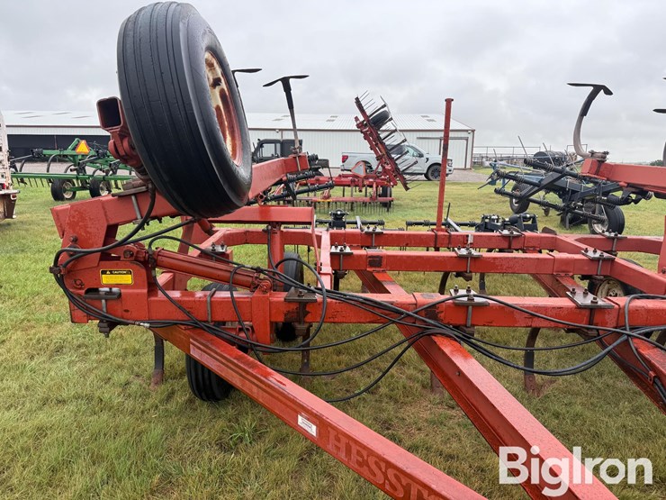 hesston-2340-image-10