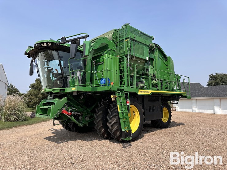 2022-john-deere-cs770-cotton-stripper-image-1