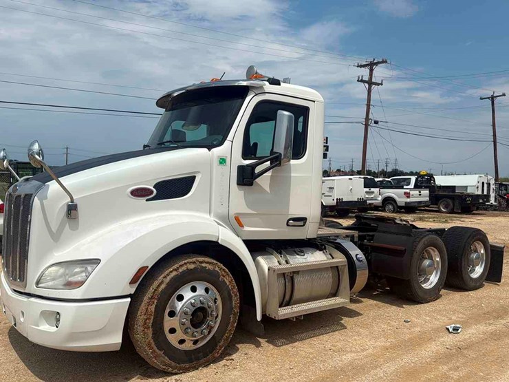 2016-peterbilt-579-image-1