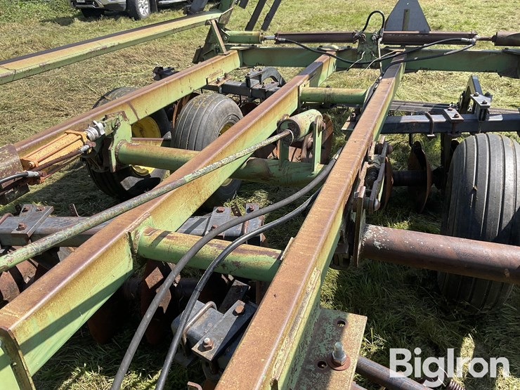 john-deere-230-image-13
