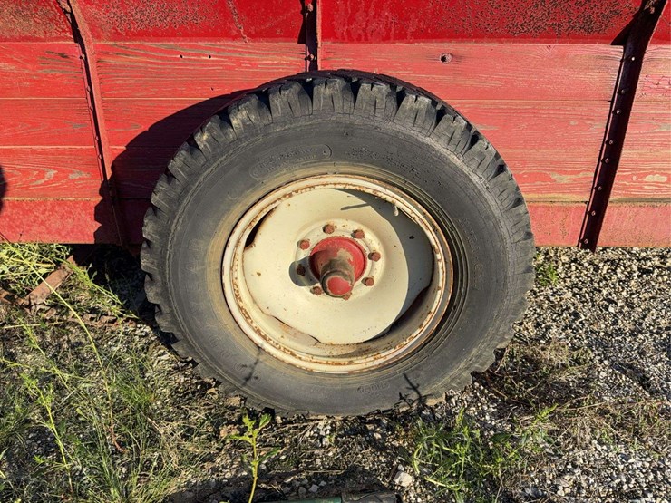 international-manure-spreader-image-9