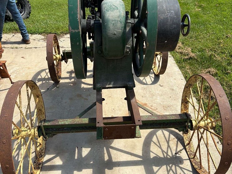 la-fonderie-de-plessisville-7hp-engine-on-cart-image-4