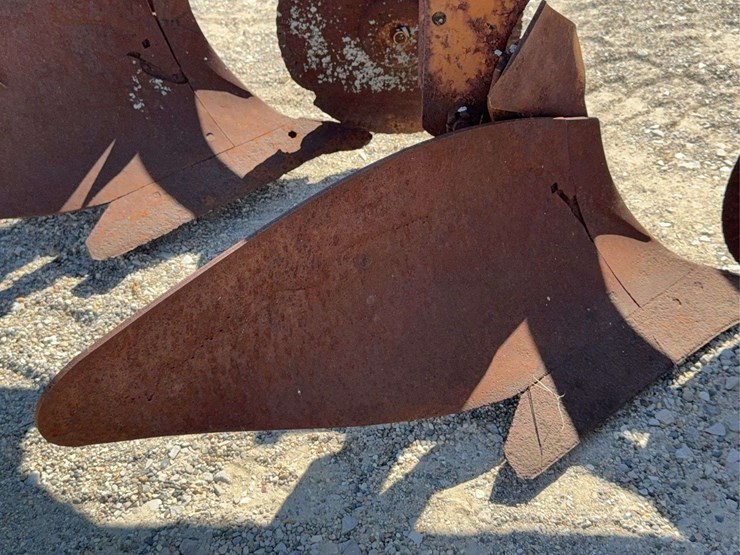 4-bottom-plow-image-17