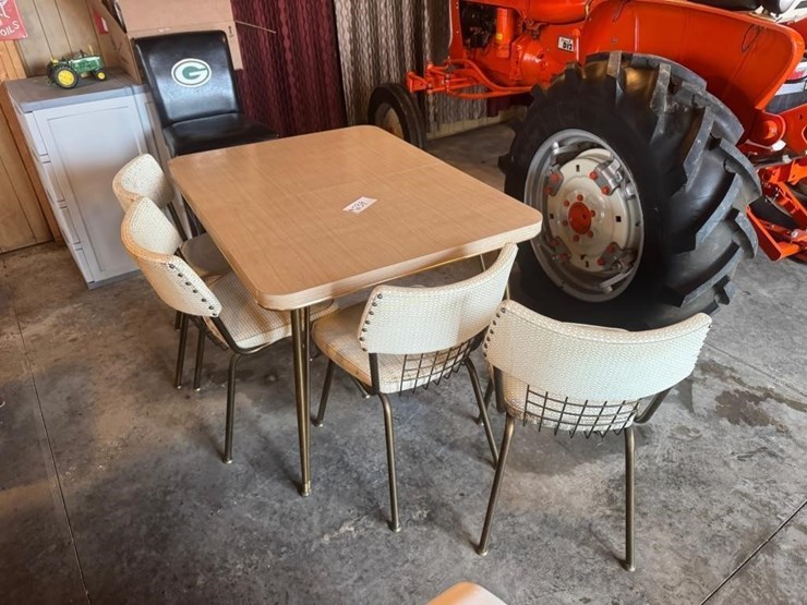 chrome-table-&-4-chairs-image-4