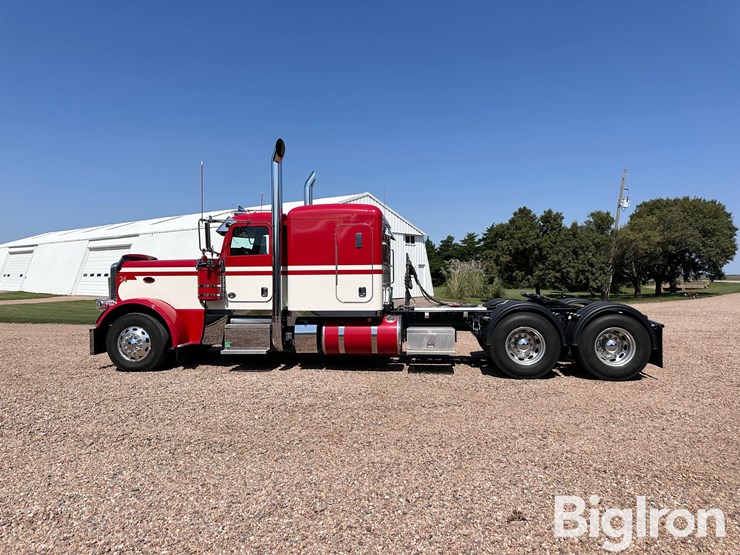 2024-peterbilt-389-image-8