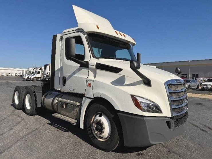 freightliner-cascadia-126-image-1