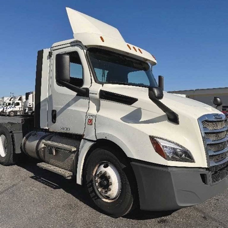FREIGHTLINER CASCADIA 126