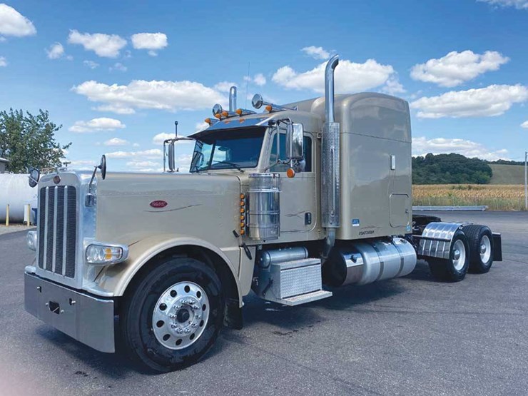 2019-peterbilt-389-image-1