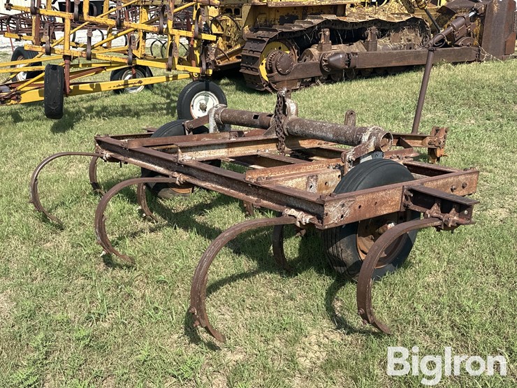 graham-hoeme-plow-s-9-shank-chisel-image-5