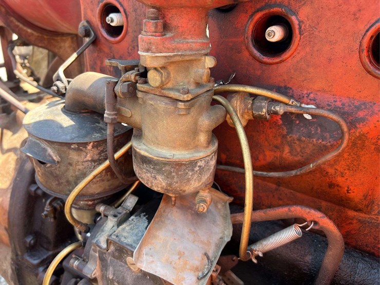 moline-universal-model-d-image-15