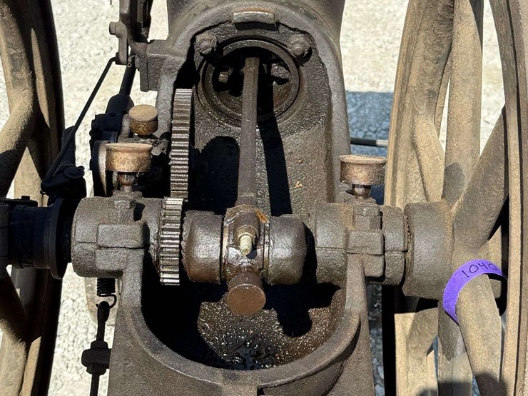 sandwich-3-hp-hit-&-miss-engine-on-truck-image-68