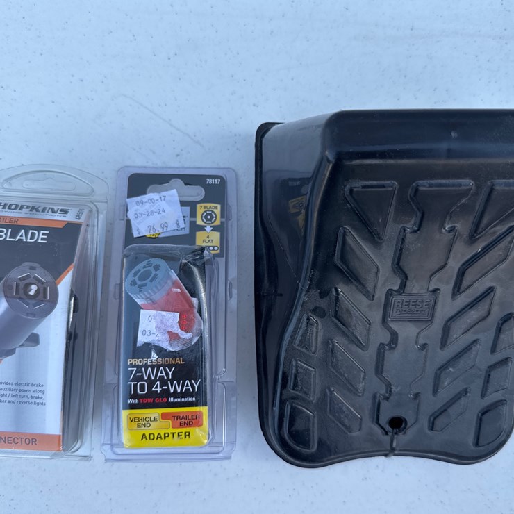 #1089 • Assorted Trailer Supplies