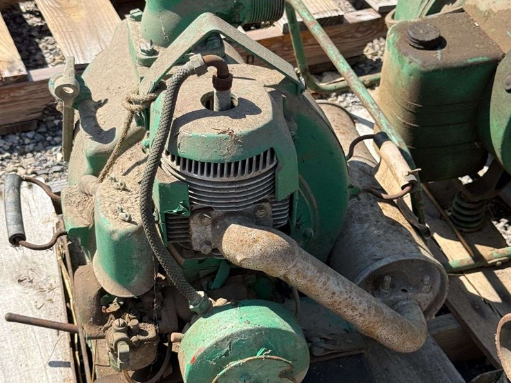 group-of-homelite-self-priming-gas-pumps-image-3