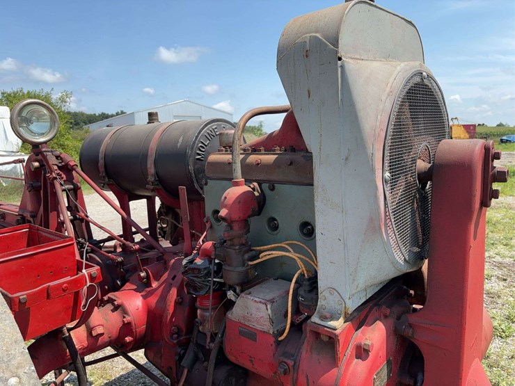 moline-universal-model-d-image-11