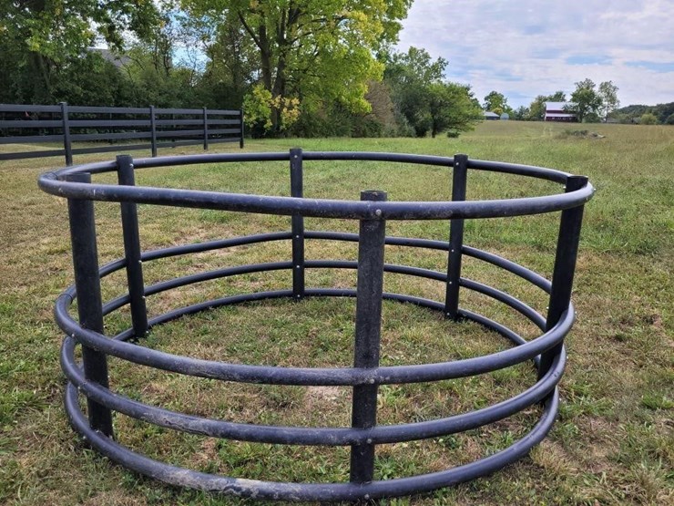 round-bale-hay-feeder-image-1