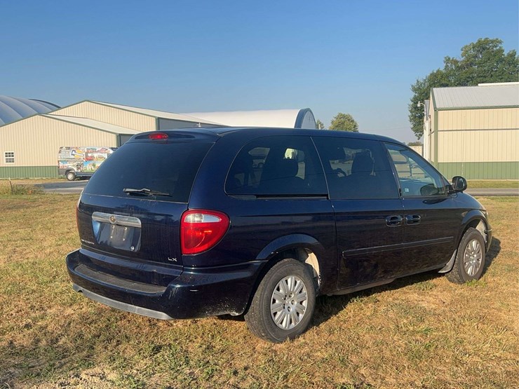 2006-chrysler-town-&-country-image-4