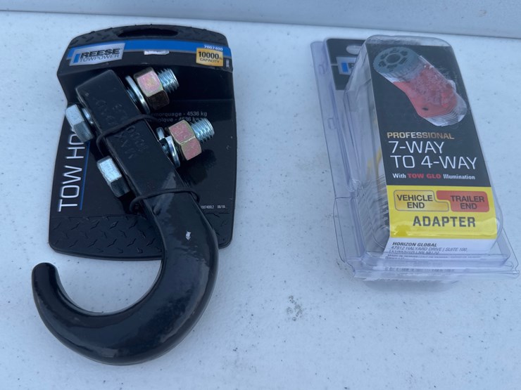 #1044-•-tow-hook-and-trailer-plug-adapter-image-1