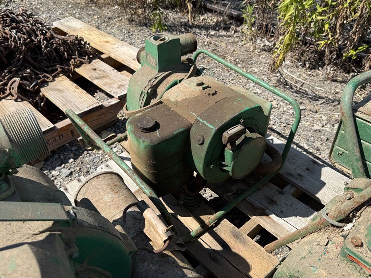 group-of-homelite-self-priming-gas-pumps-image-9