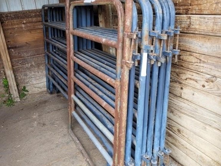 6---10'-6-bar-metal-panels-with-walk-in-gate-image-2