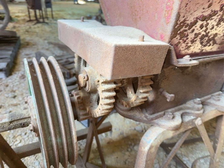 mccormick-deering-10"-burr-mill-image-9