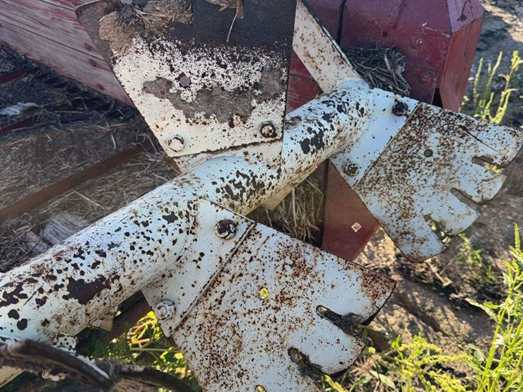 international-manure-spreader-image-24
