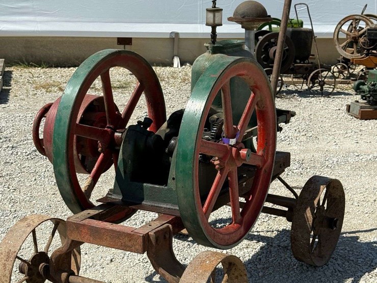 sta-rite-4-hp-hit-&-miss-engine-on-truck-image-15