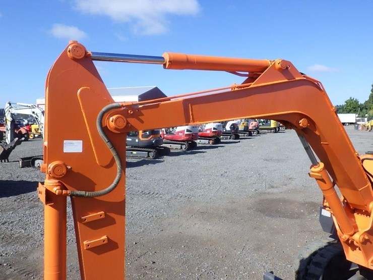 kubota-kx026-image-9