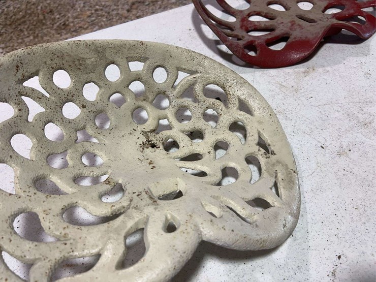 (3)-cast-iron-seats-image-9