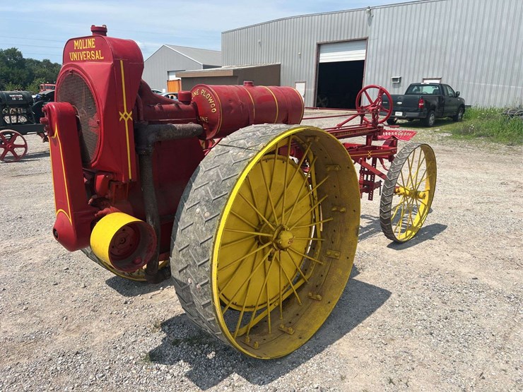 moline-universal-model-d-image-1