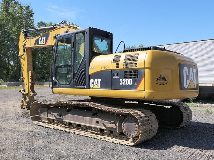 2011-caterpillar-320d-image-1