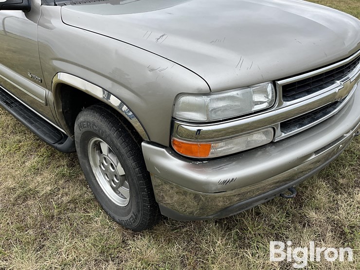 2001-chevrolet-suburban-1500-image-12