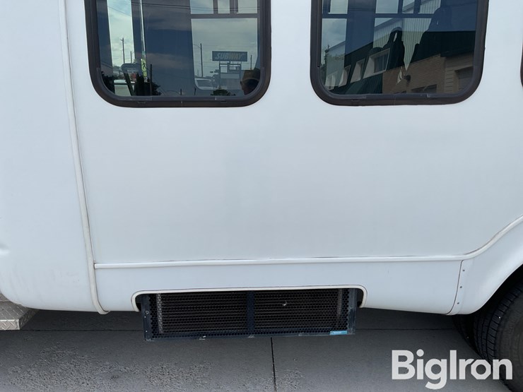 2010-ford-e450-image-17