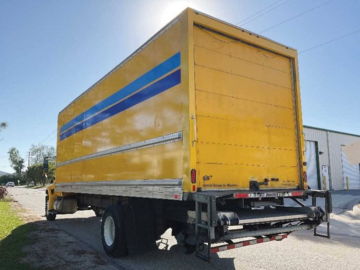 2019-international-durastar-4300-image-2