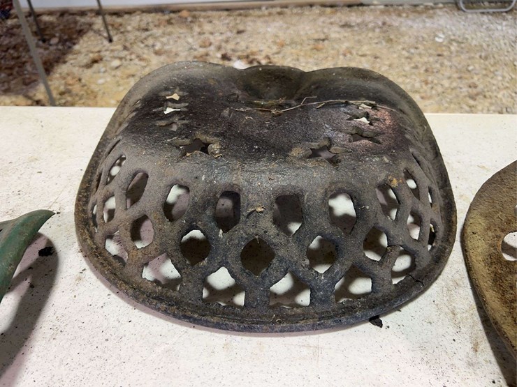 (3)-cast-iron-seats-image-11