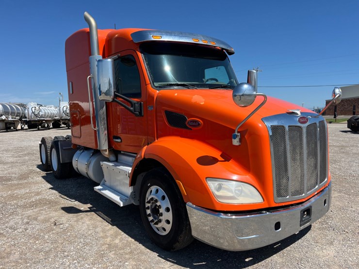 2016-peterbilt-579-image-3