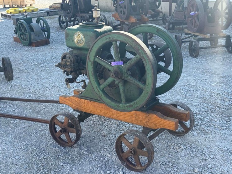 hercules-1½-hp-hit-&-miss-engine-on-truck-image-3