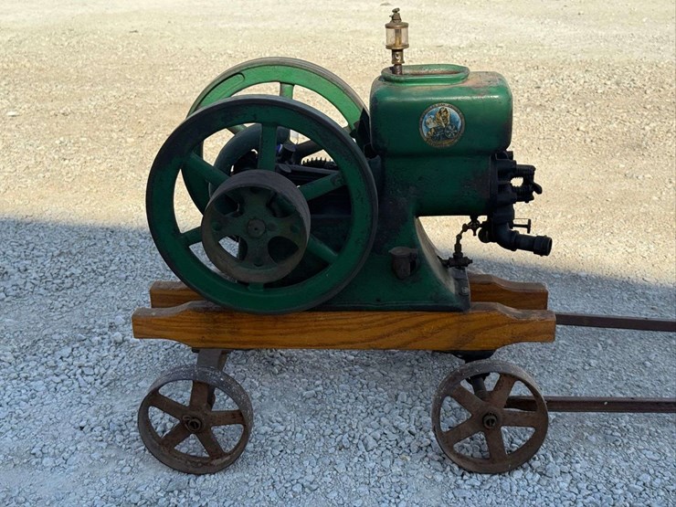 hercules-1½-hp-hit-&-miss-engine-on-truck-image-6