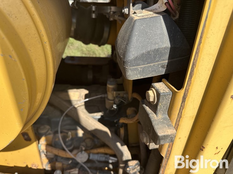 2006-caterpillar-d6r-image-17