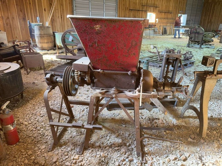 mccormick-deering-10"-burr-mill-image-2